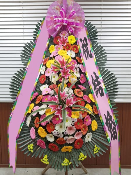 품격과 풍성함을 가득 담은 고급스러운 화환